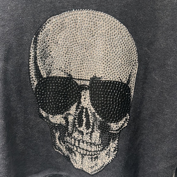 Franklin + Daysi Long Sleeve Top with skull - Picture 2 of 5